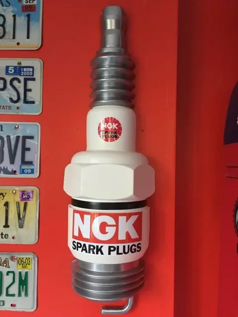 Bord - Large NGK Spark plug Wall Sign Advertising Garage