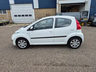 Peugeot 107 1.0-12V XS 4 deurs / apk 24-08-2027