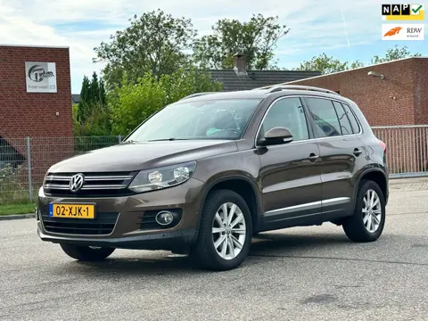 Volkswagen Tiguan 1.4 TSI Sport&Style Navigatie*Cruise*Trekhaak*Clima*NAP*LM velgen*Parkeersensoren*