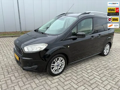 Ford Tourneo Courier 1.0 Titanium , Climaat control, Achteruitrijcamera, Stoelverwarming, Trekhaak ,
