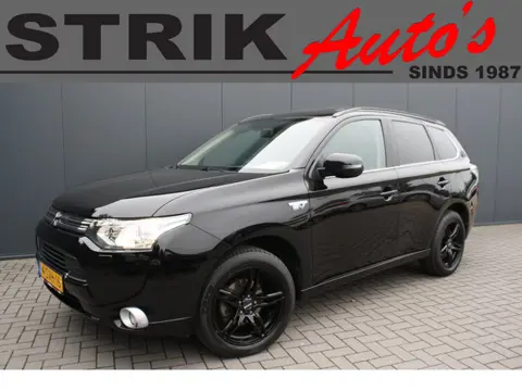 Mitsubishi Outlander 2.0 PHEV instyle - LEDER - LED - NAVIGATIE - CAMERA - TREKHAAK - SCHUIFDAK