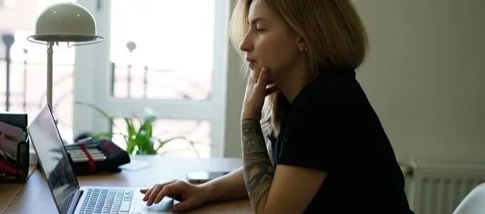 Zelfstandig werk achter de webcam