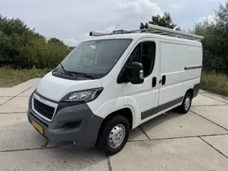 Peugeot Boxer 330 2.2 HDI 2x schuifdeur airco navi trekhaak