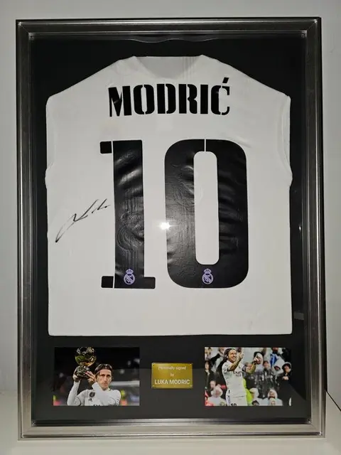 Real Madrid - Luka Modric - Jersey(s)
