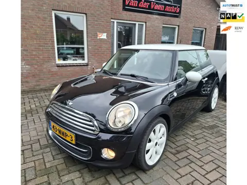 Mini 3-Deurs 1.6 Cooper Chili. Zeer netjes & goed onderhouden O.a. airco, cruise, leder, lichtmetaal