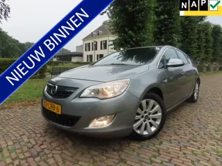 Opel Astra 1.6 Turbo Cosmo 180 PK!!! Climatecontrol Cruisecontrol Pdc Trekhaak Half leer Sfeerverlic