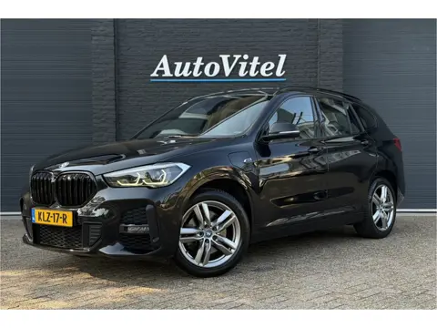 BMW X1 xDrive25e M-Sport | Sportleder | Camera | Trekhaak | Head-Up | LED | 35x op voorraad!
