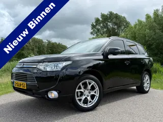 Mitsubishi Outlander 2.0 PHEV Instyle Automaat | Schuif-/Kanteldak | Leder | Camera | Navi | Clima |