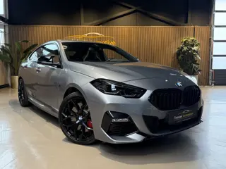 BMW 2 Serie Gran Coupé M-PERFORMANCE | 220i M-PERFORMANCE | PANO | ALLES VAN ORIGINEEL BMW PERFORMAN