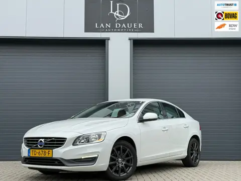 Volvo S60 1.6 T3 R-Design / AUTOMAAT / LEDEREN BEKLEDING