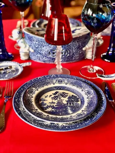 Intens rood tafelkleed, 8 servetten, structuurstof. (9) -