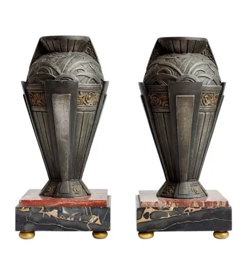 Paar grote Art Deco geometrische kandelaars