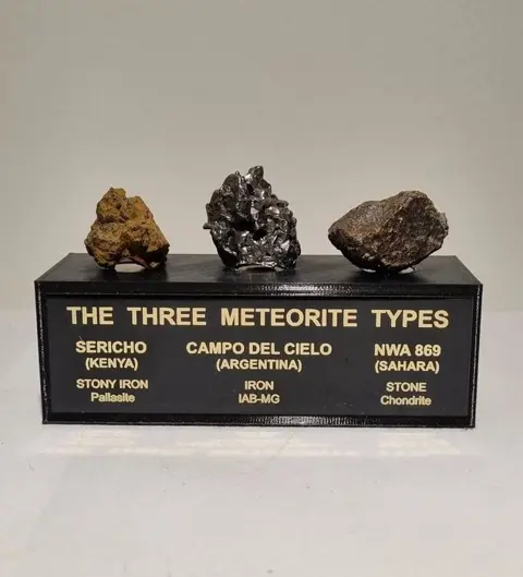 Meteorieten collectie met 3 meteorieten op prachtige