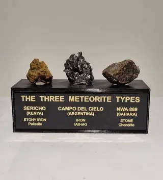 Meteorieten collectie met 3 meteorieten op prachtige