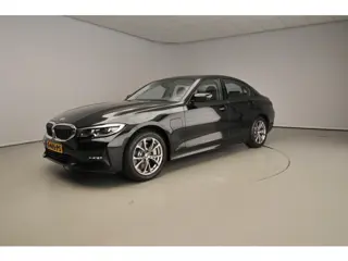 BMW 3 Serie Sedan 330e | LED | Leder | Navigatie | Sportstoelen | Stoelverwarming | Hifi speakers | 