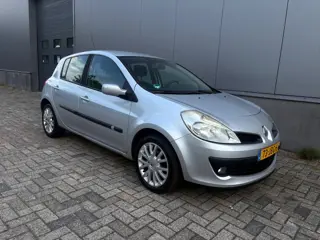 Renault Clio 1.2-16V |Nieuw Apk|5 deurs|Airco