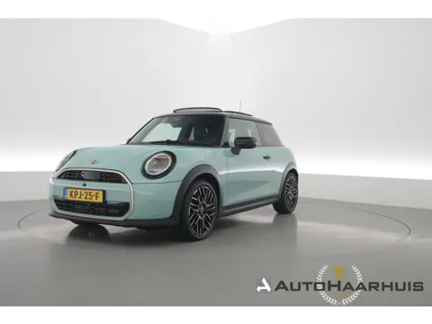 MINI 3-deurs 1.5 Cooper C Favoured L | Pano | HUD | Harman Kardon | Stoel- Stuurverw. | 18'' | Leder