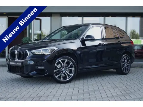 BMW X1 xDrive20i High Executive M Sport | Panoramadak | Leder | VOL |
