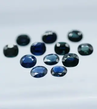12 pcs Blauw Saffier, geen reserve - 3.72 ct