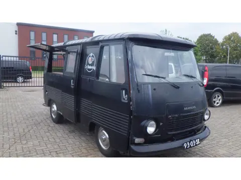 Peugeot J7EKAMPEERAUTO Foodtruck met wat werk