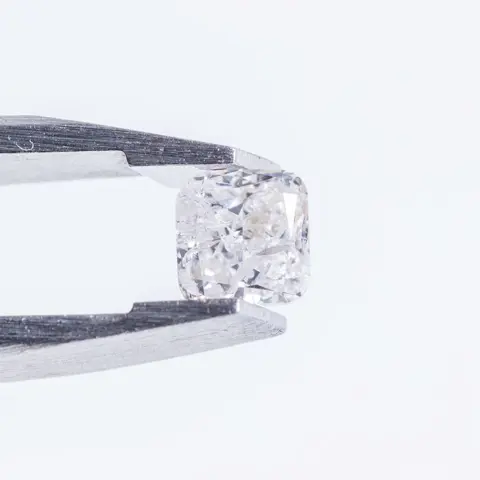 1 pcs Diamant - 0.51 ct - Carré, Cushion - lichtroze - P3