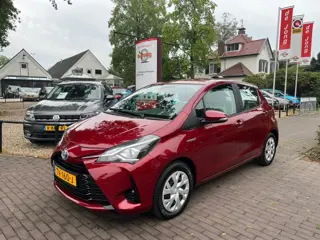 TOYOTA YARIS 1.5 HYBRID AUTOMAAT / NAVI / CAMERA / CRUISE CTR. / TREKHAAK AFN. / RADIO / ELEK. RAMEN