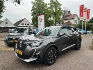 PEUGEOT 2008 1.2 PURETECH ALLURE / CARPLAY / CAMERA / DAB / STOELVERW. / TREKHAAK / HALF LEDER / LED / 17'' LMV