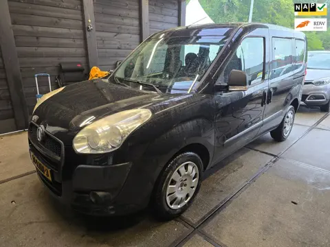 Fiat Doblò 1.4 Dynamic 7p. Airco 2x Zijdeur Trekhaak APK 01-2027 Benzine