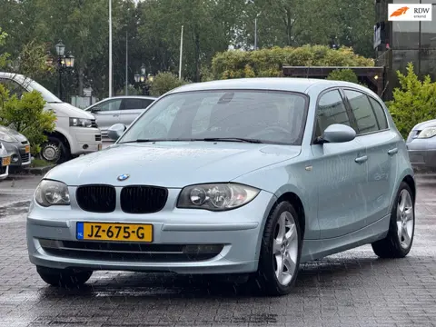 BMW 1-serie 118i High Executive | Climate control | Cruise control | LM velgen | Stoelverwarming | 2