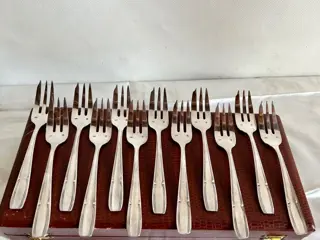 François Frionnet, - Cakevork, Vorken, Tafel service. (12)