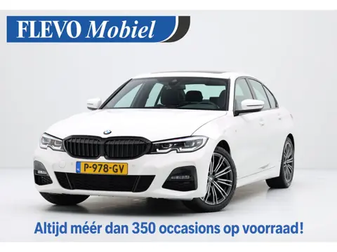 BMW 3-serie 318i M Sport Aut. Navi|Leder-Alcantara|1e Eig|Pano|LMV|Sportstoelen