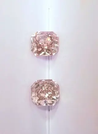 2 pcs Diamanten - 2.09 ct - Radiant - Color Enhanced -