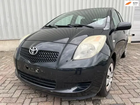 Toyota Yaris 1.3 VVTi Sol SCHADEAUTO!!