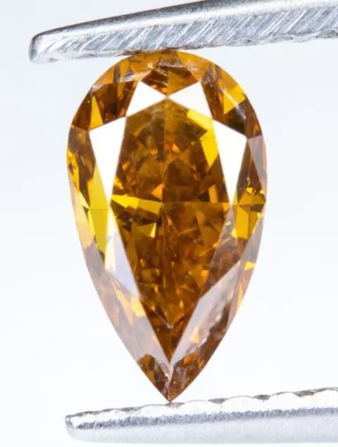 Diamant - 0.55 ct - Natural Fancy Deep Yellowish Orange -