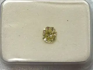 1 pcs Diamant - 0.27 ct - Radiant - No reserve price, fancy