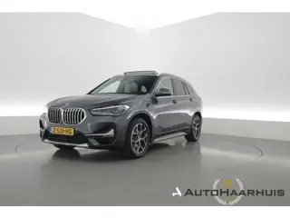 BMW X1 xDrive25e High Executive Edition | Rijklaar! | Trekhaak | S/K-Dak | HUD | Leder | Harman/Kard