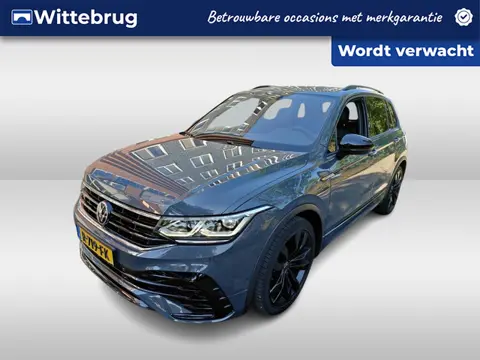 Volkswagen Tiguan 1.5 TSI R-Line Business+ / AUTOMAAT/ PANO/ TREKHAAK/ LEER/ ACC/ STUUR+STOELVERWARM