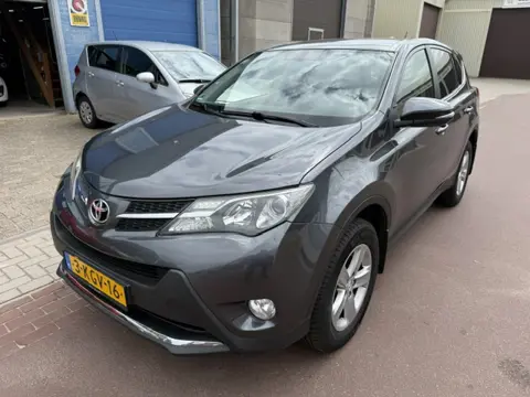 Toyota RAV4 2.0 Dynamic 4WD LEER 2013 Zeer netjes! NAP + Boekjes zijn aanwezig. Complete uitvoering 
