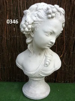 Druiven meisje borstbeeld.