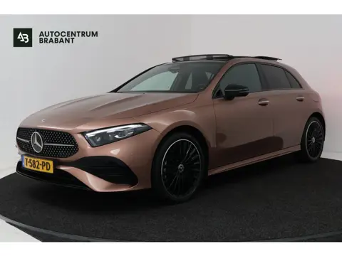 Mercedes-Benz A-Klasse 250 e AMG Line (PANORAMADAK, STOELVERWARMING, SFEERVERLICHTING, PARKEERSENSOR