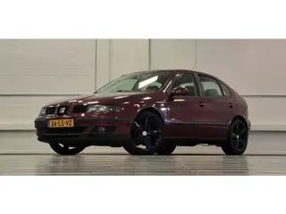 Seat Leon 1.6i 16V Sport Airco 18" LM velgen 7' kleurenscherm Mooi!