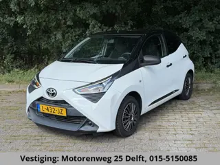 Toyota Aygo 1.0 VVT-i x-fun BI-TONE . GARANTIE TOT 06-2031! . AIRCO . SLECHTS 50.000 KM! . 1E EIGENA