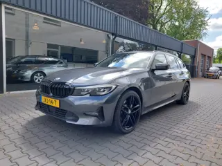 BMW 3-serie Touring 330e Business Edition Plus 19 inch Sportstoelen Leer Clima Cruise Stoelverwarmin