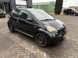 TOYOTA AYGO 1.0-12V + / APK 08-2027 / AIRCO / CV op Afstand / Spoiler