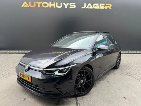 Volkswagen Golf 1.5 TSI R-Line Panorama IQLights Camera Carplay R-Wielen