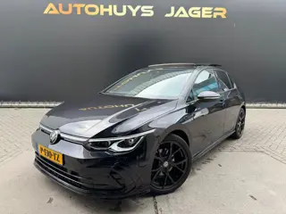 Volkswagen Golf 1.5 TSI R-Line Panorama IQLights Camera Carplay R-Wielen