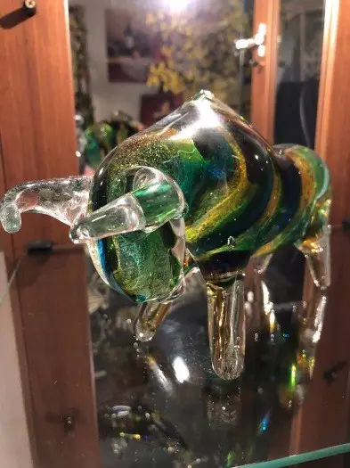 Stier , stier van glas , gekleurt glas , kado