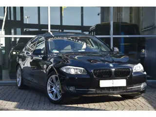 BMW 5-serie 523i High Executive | 6-Cilinder | Leder | Schuifdak | Trekhaak