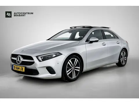 Mercedes-Benz A-Klasse 200 Business Solution Luxury (PANORAMADAK, SFEERVERLICHTING, TREKHAAK WEGKLAP