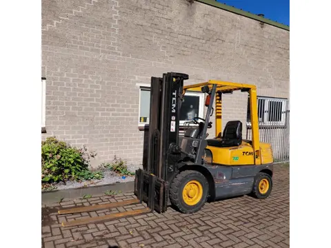 TCM FD25 Z5T TRIPLO 4,8 M (BJ 1997) ISUZU